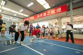 肯·葛瑞菲父子代表西雅图水手同场竞技，并击出“背靠背”全垒打，传为美谈